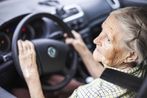 Schon wieder verursacht ein Senior am Steuer einen verheerenden Verkehrsunfall