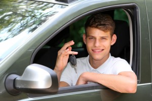 Junge Nutzer in der KFZ-Versicherung günstig unterbringen